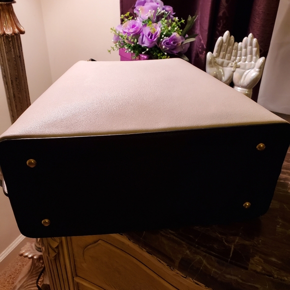 Handbag - Picture 4 of 6